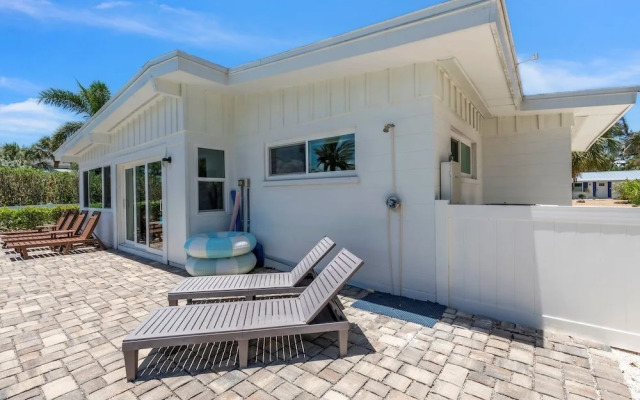 The Palm Leaf 3 Bedroom Home by RedAwning