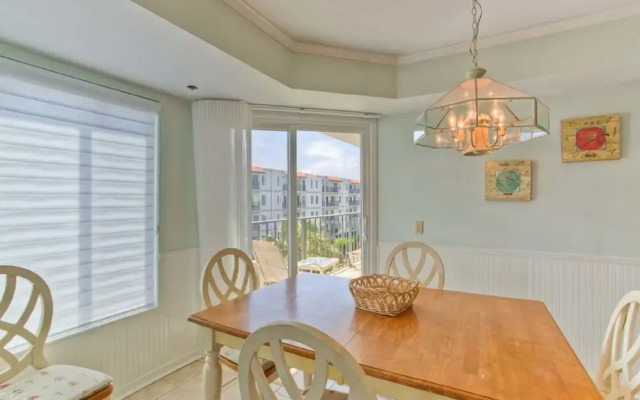 Hodnett Cooper's Beach Club