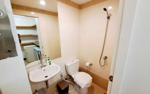 2D - 3 Bedroom Downtown Apartment With Shared Pool