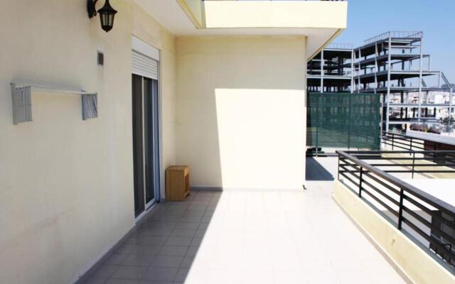 Bright studio on the 4th floor • Next to Gkazi