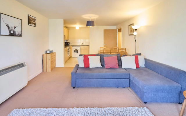 Bingley Court - Open plan apartment near Canterbury East Station
