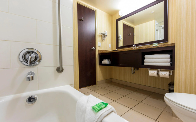 Holiday Inn Hotel & Suites Kamloops by IHG