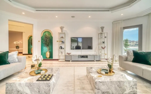 Beachfront 5BR Villa w Private Pool at the Palm