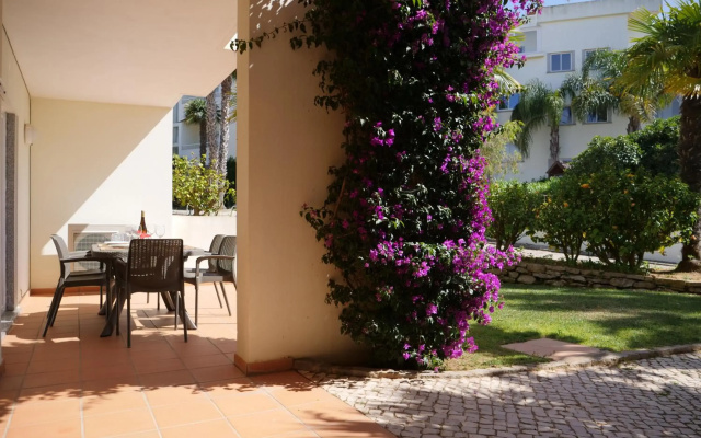 Spacious Apartment near Porto de Mos Beach, Lagos.