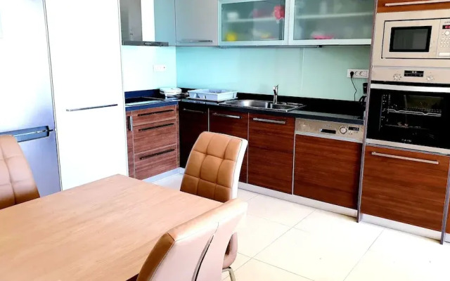 Luxurious Brand New Flat Sea View