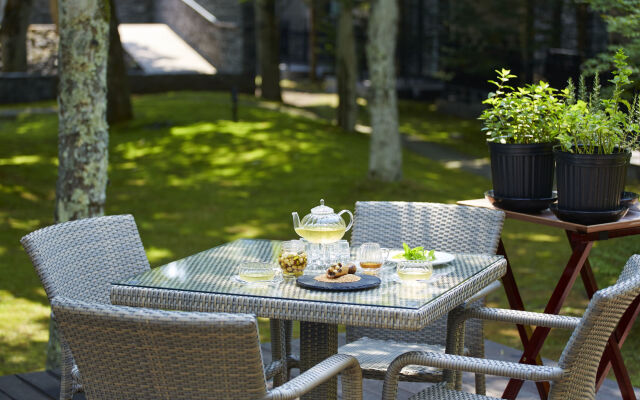 Kyukaruizawa Kikyo, Curio Collection by Hilton