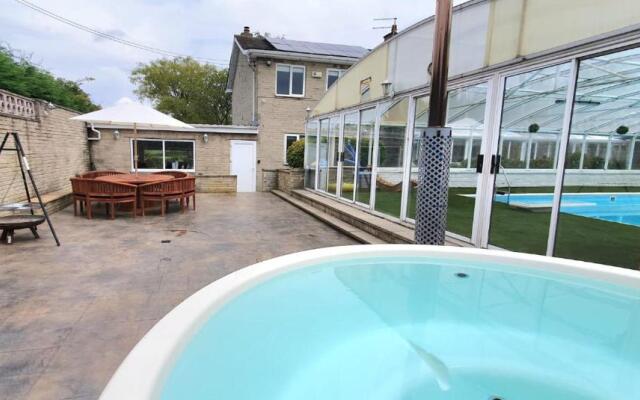 Luxury spa Party Home - Pool, Hottub, Bar, Sauna