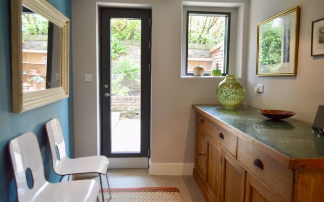 2 Bedroom Flat In Edinburgh