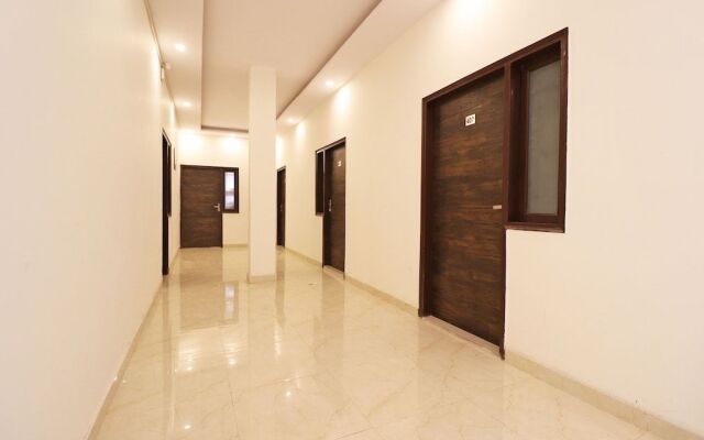 Oyo Flagship 36992 Sidharth Plaza Haiderpur