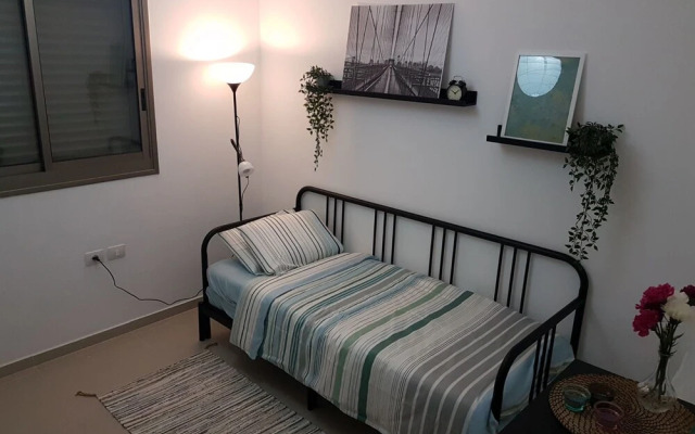 Private Bed and Bathroom in Netanya