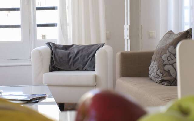 ApartUP San Vicente Hall