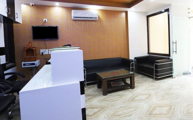 Oyo 42619 Diamond Key Residency