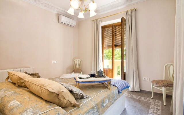 Bright & Elegant City Centre 3 BR Apart