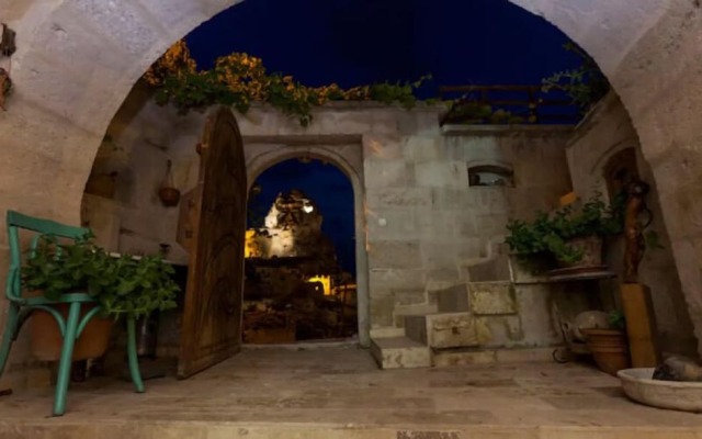 Patisca Cave House