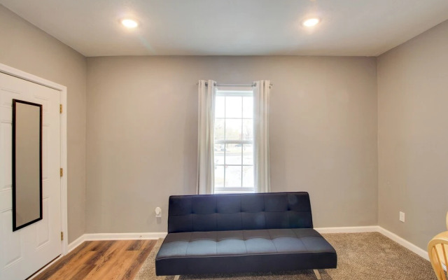 Cozy Missouri Escape w/ Balcony, Near Colleges!