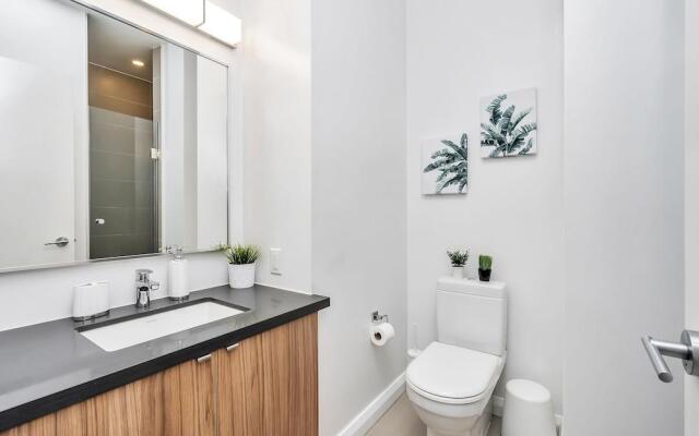 QuickStay Yorkville Condo - Yonge & Bloor