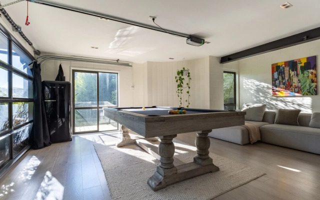 High-end 3BR House - Skytower View