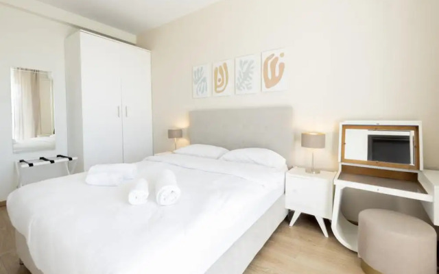 The View in Glyfada With 2 Bedrooms and 2 Bathrooms