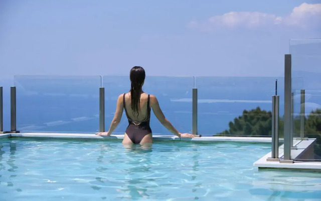 Exclusive Luxury Villa with Pool and Spa