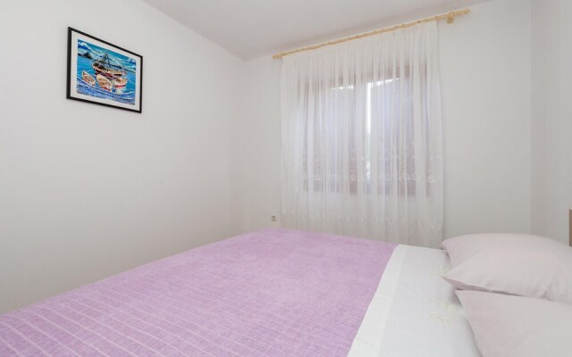 Stunning Apartment in Cres With Wifi and 2 Bedrooms