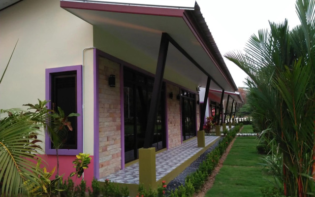 Phuket Sirinapha Resort