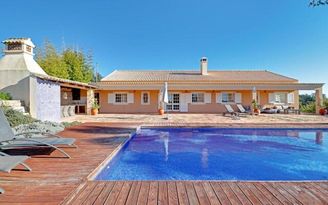 Casa de Apra by Portucasa
