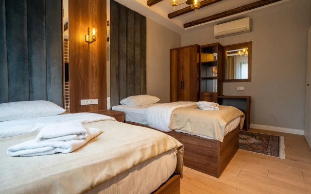 Poison Garden Suite & SPA