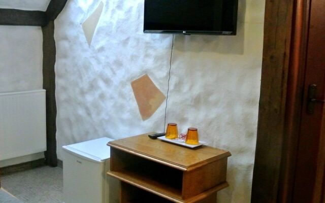 Üksik Rüütel Hotel