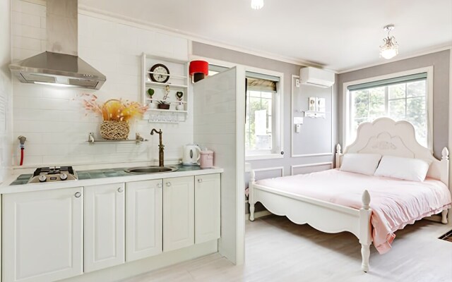 Daebudo White Pension