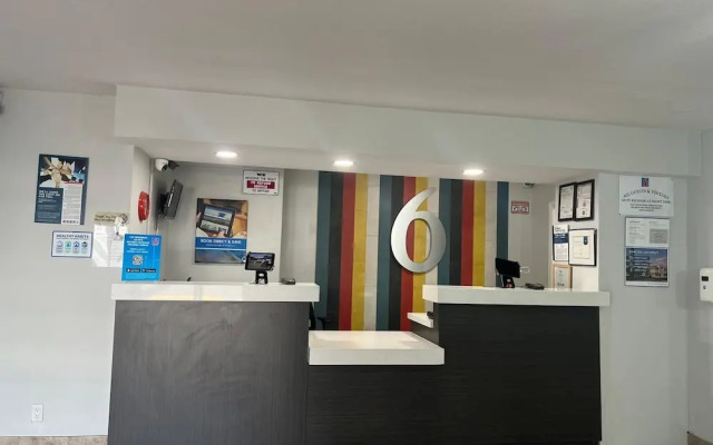Motel 6 Glendale AZ