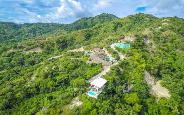 Big, Ultramodern Hillside Home With Private Pool and Endless Ocean Views