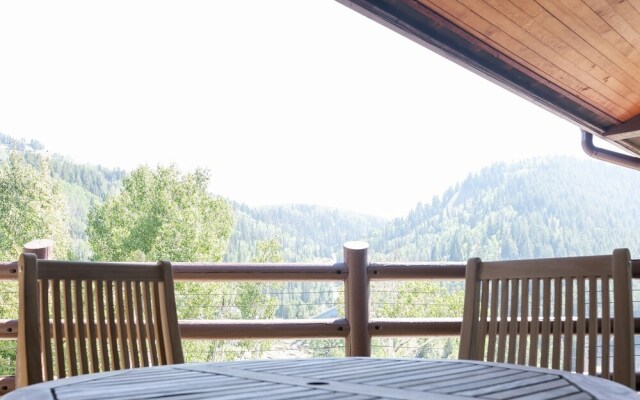 Sterling Studio Hotel Room by RedAwning