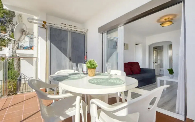 Cozy Apartment in Roses Centro