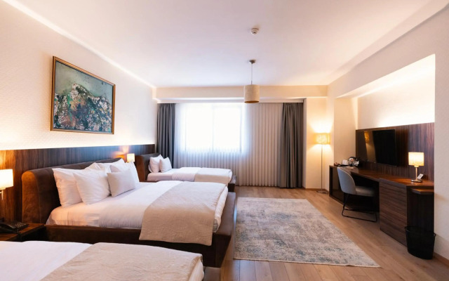 Hotel Sirius