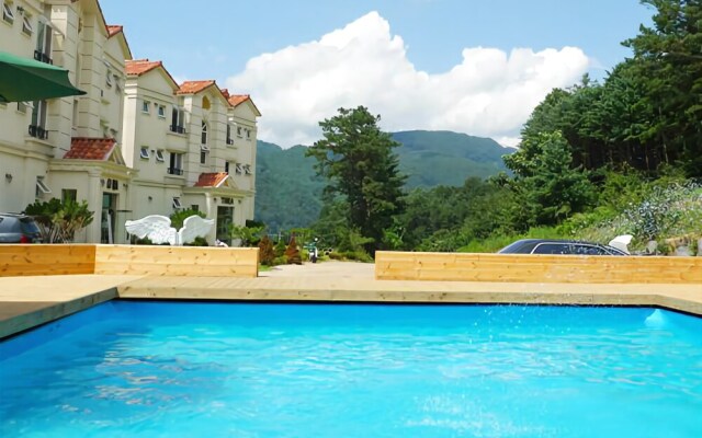 Nami Island Thira Pension