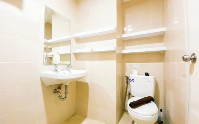 Homey Apartment With 1Br At Parahyangan Residence