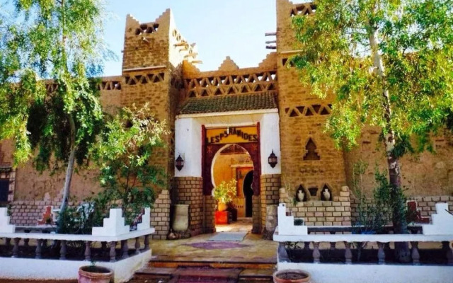 Les pyramides merzouga camp
