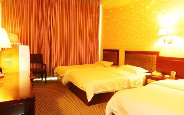 Kunming Jiaoyuan Hotel (Tongde Plaza Baiyun Road Subway Station)