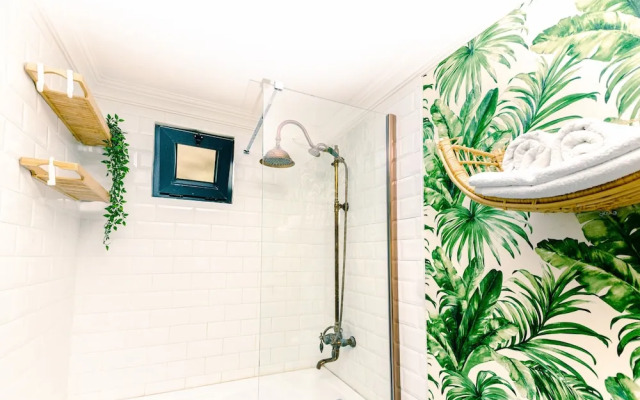 Mona Glamping Caravan Suites