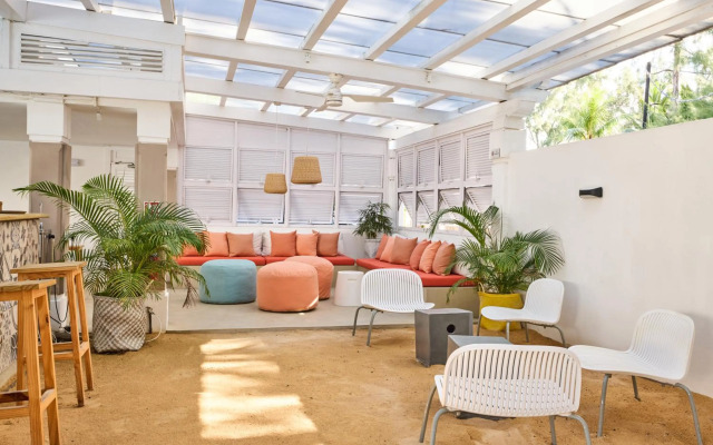 Tropical Attitude - Adults only