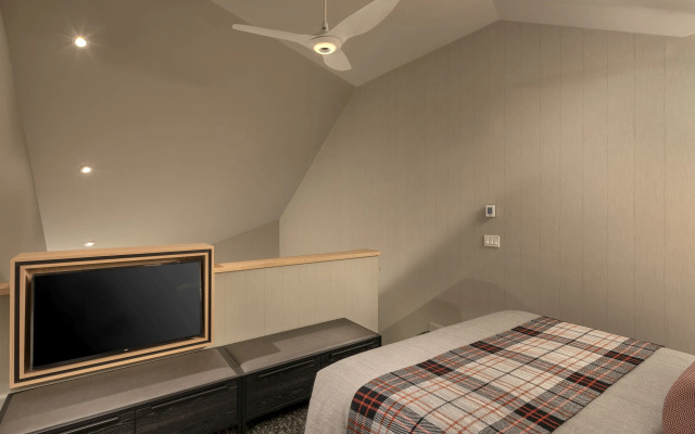 Peaks Hotel and Suites