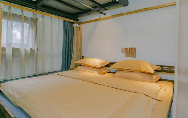 Chongqing Baijuyi Art Homestay