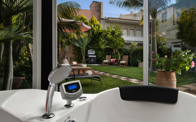 Villa Splantzia-heated Pool-garden-2 min Chania Port