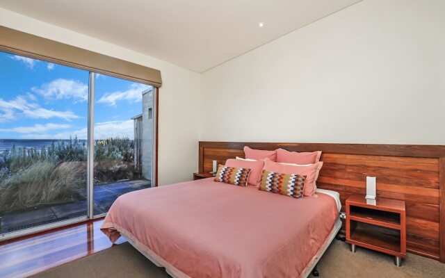 Hearn's Beachside Villa 9