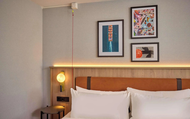 Отель DoubleTree by Hilton Rotterdam Centre