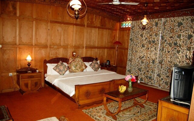 New Alexandra Houseboats