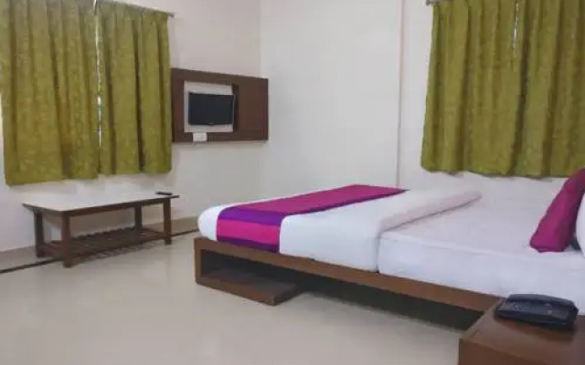 OYO 9151 Hotel Sri Sai Comforts