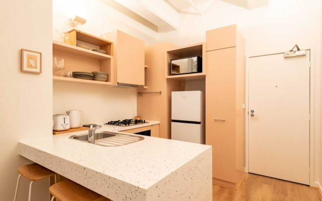 Beautiful 1 Bedroom Apartment Next to Southern Cross Station