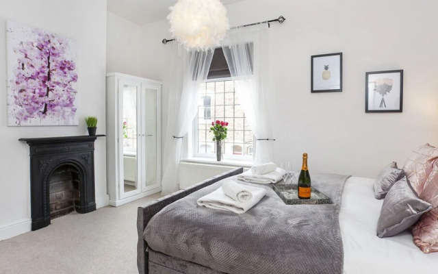 Riverside Walk House