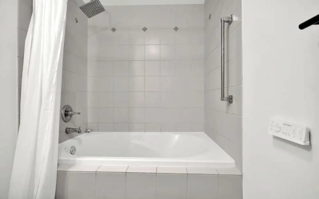 Ocean View 2 Bedroom in Coconut Grove